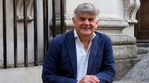 Anne Diamond delves into the history of the English country house with architectural historian Jeremy Musson