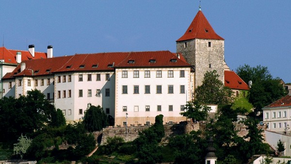 Anne Diamond interviews Czech nobleman William E. Lobkowicz