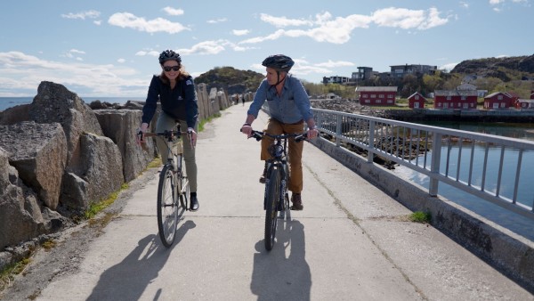 Alastair Miller in conversation with expedition leader Line Overgaard