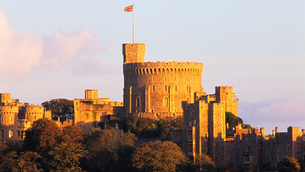 Stories from Windsor Castle’s Royal Library with Guest Lecturer Oliver Everett)