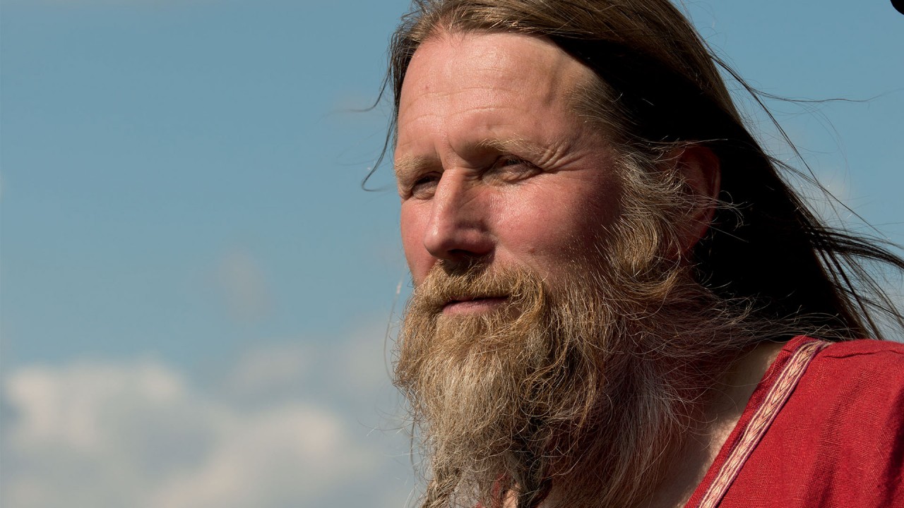 Anne Diamond interviews Viking Shipbuilder, Geir Magne Røvik)