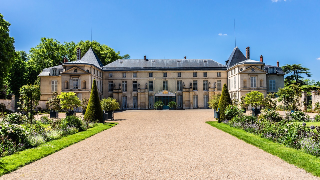 Explore Napoleon Bonaparte’s final French home with local expert Jonathan Huffstutler)