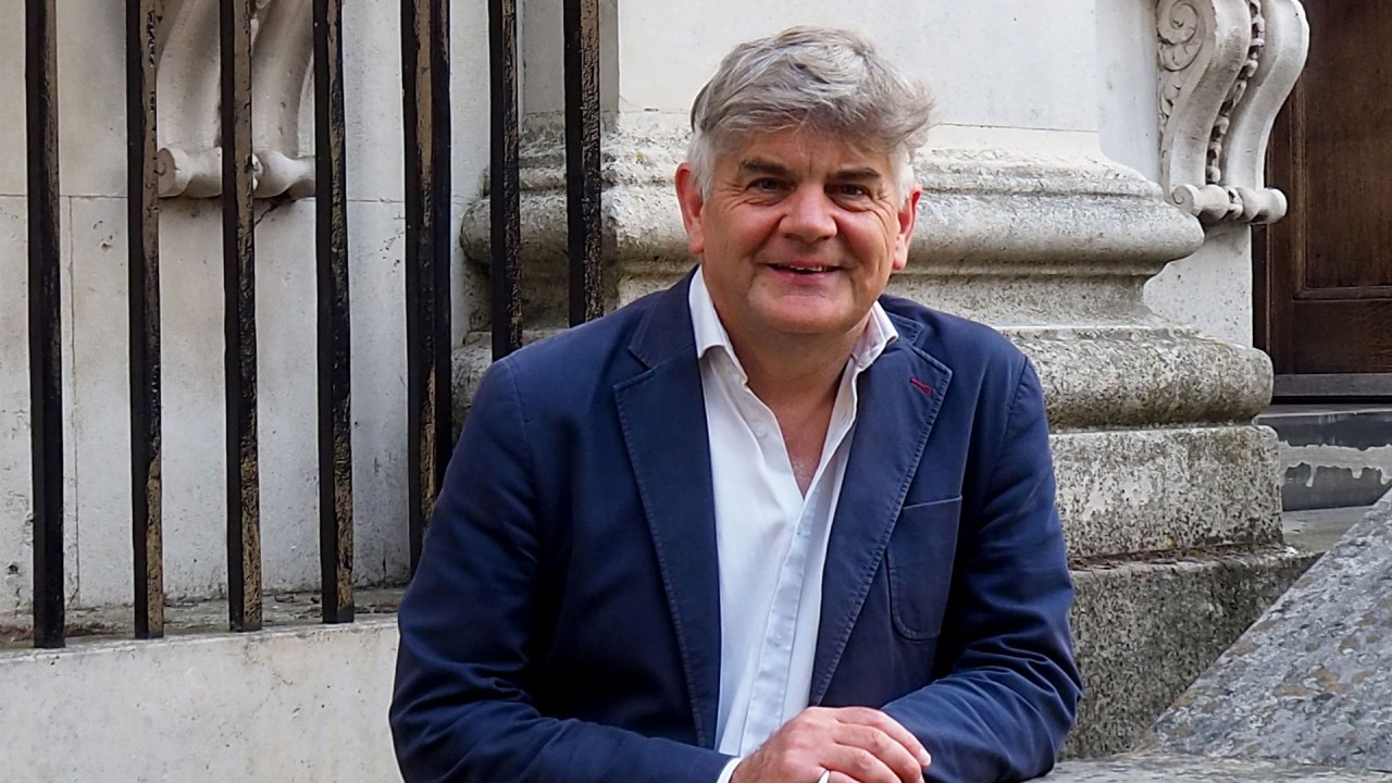 Anne Diamond delves into the history of the English country house with architectural historian Jeremy Musson)