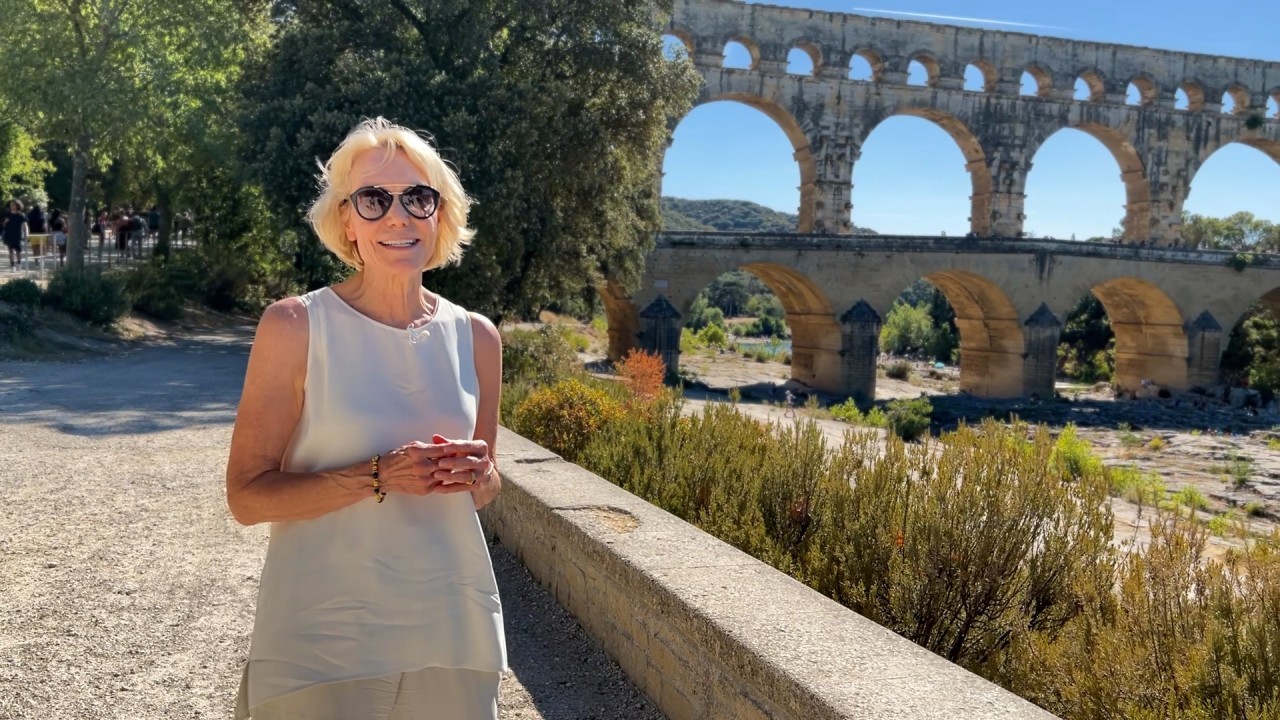 Marvel at the art of Arles and uncover the history behind Avignon’s rambling maze of Gothic architecture)