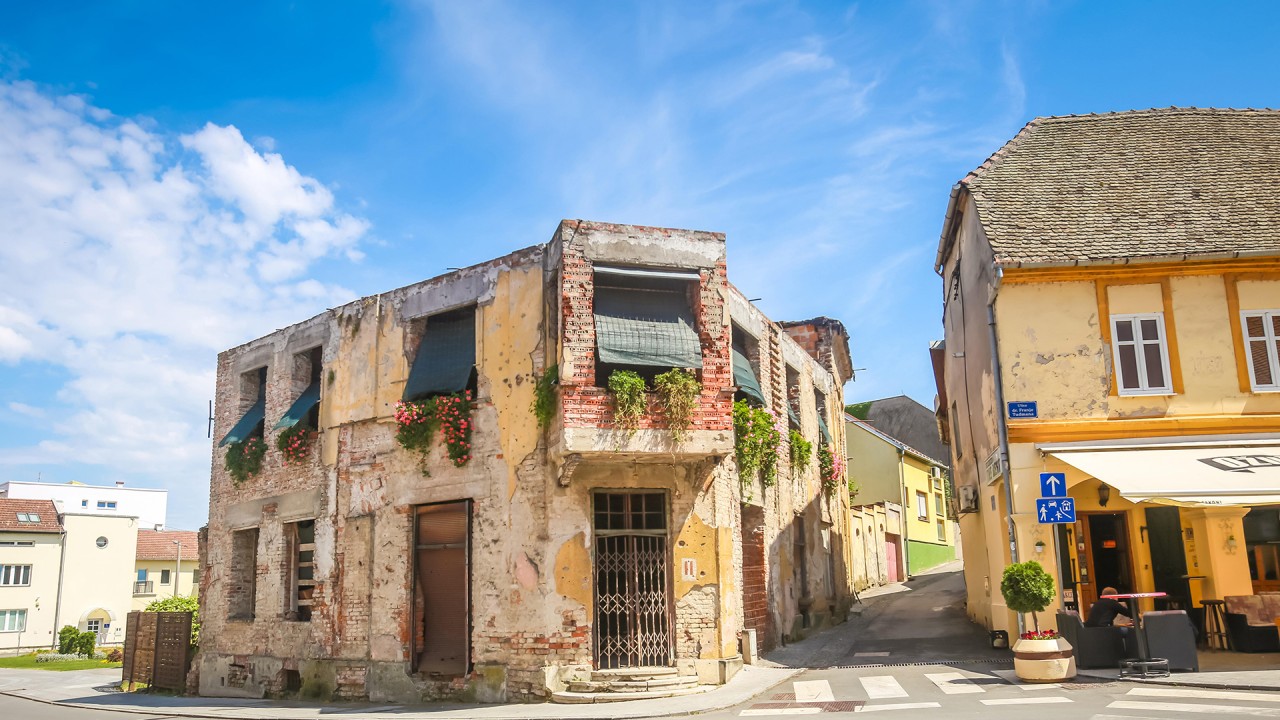 Anne Diamond interviews acclaimed travel writer Mary Novakovich)