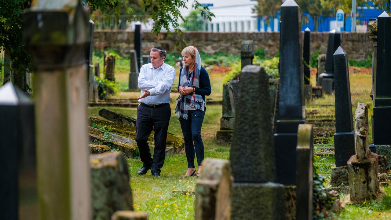 Karine Explores the Rhine)