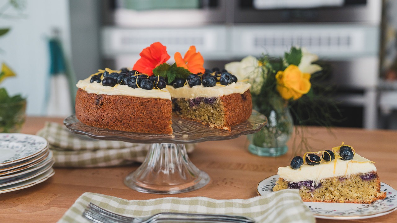 Learn the secrets of preparing a polar-inspired dessert with Chef Catherine Fulvio)