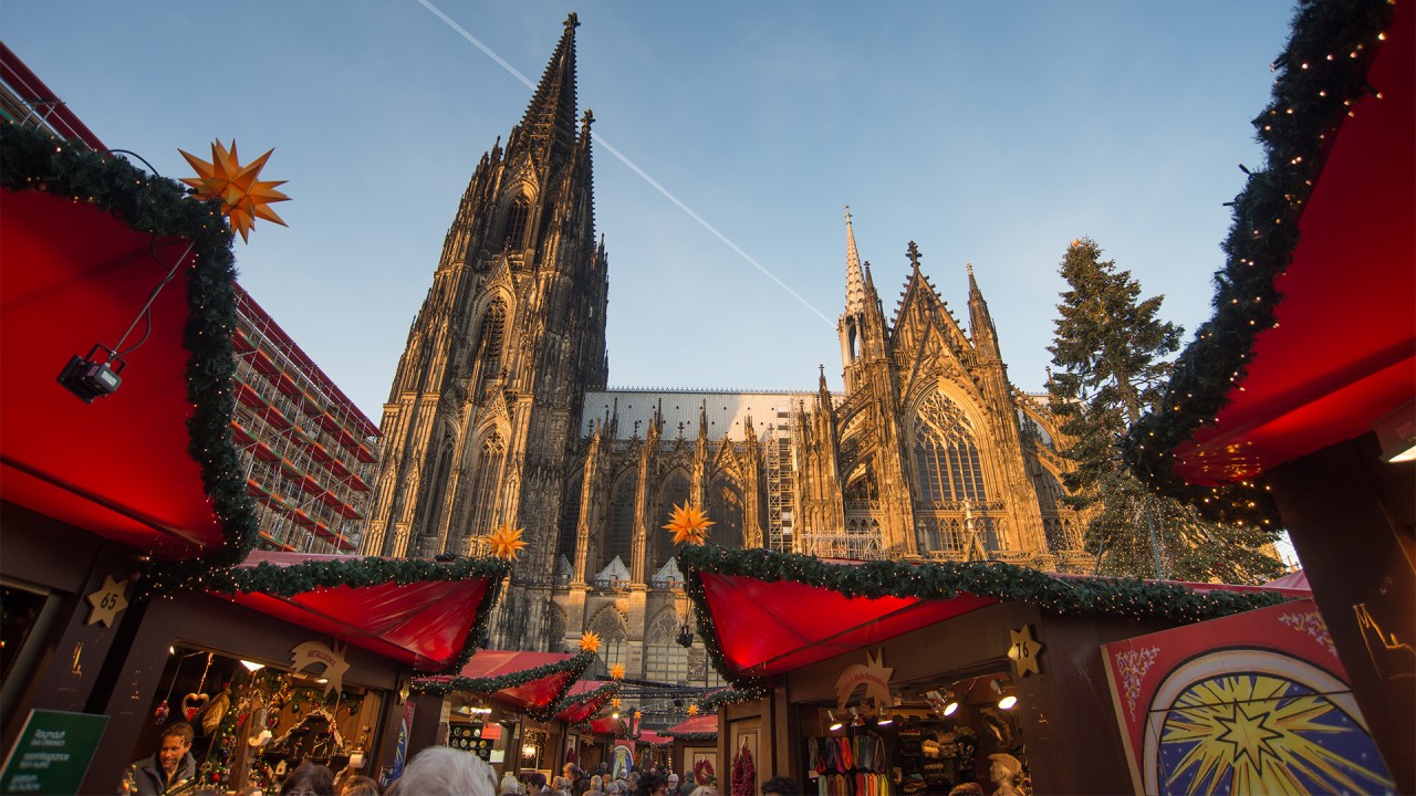 Experience Cologne’s merry atmosphere with Jean Newman Glock)