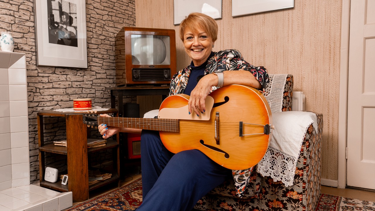 Delve into Paul McCartney’s Liverpool childhood with Anne Diamond OBE)