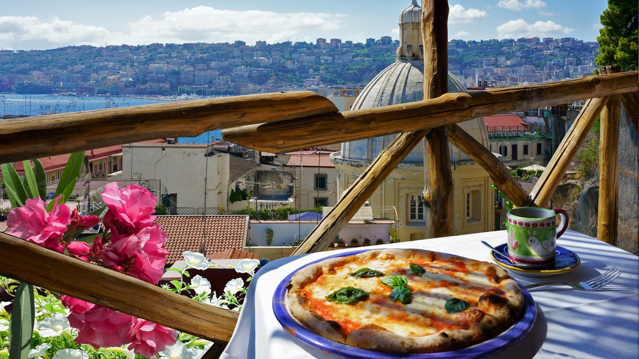Learn about traditional Neapolitan pizza and explore Pompeii with Alastair Miller)
