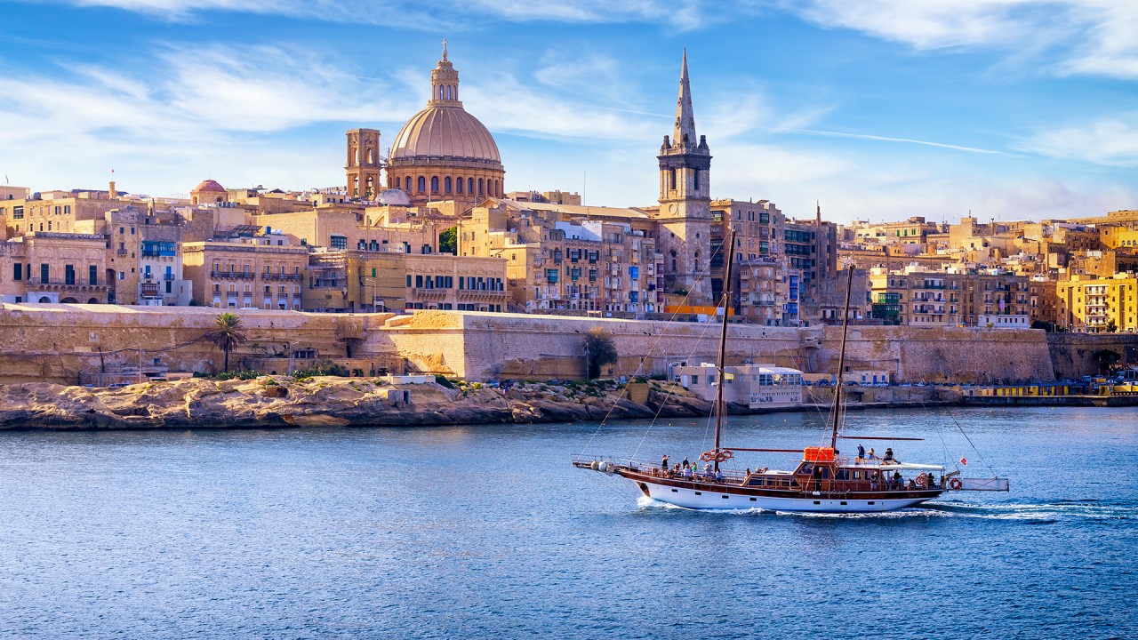 Tour the historic streets of Valletta with photographer Alastair Miller)