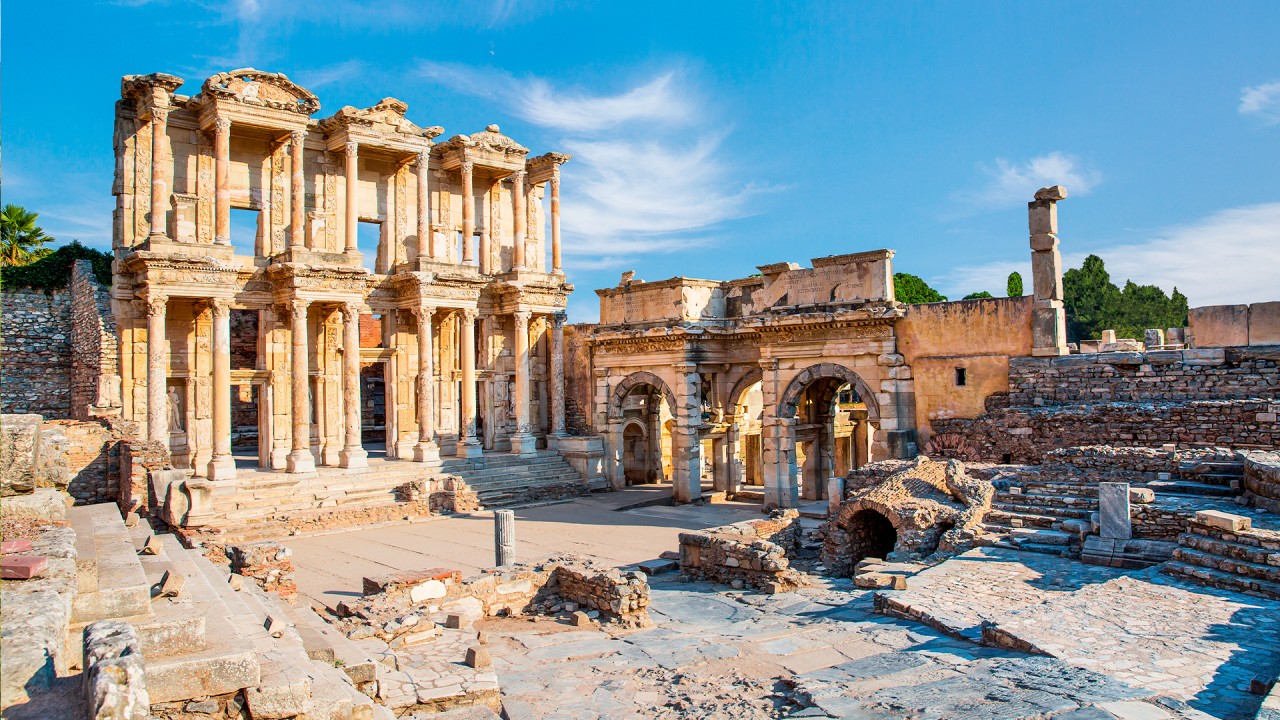 Broaden your knowledge of Greek mythology with guest lecturer Russell Lee)